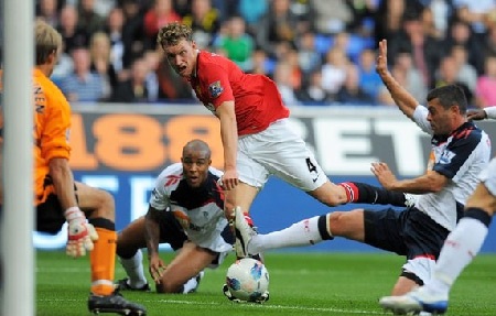 Phil Jones, thủ lĩnh tương lai của “Tam sư” - 1 Phil Jones, thủ lĩnh tương lai của “Tam sư” - 1