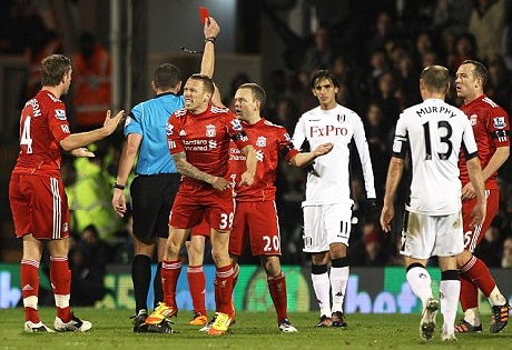 Mất người, Liverpool trắng tay tại Craven Cottage - 1