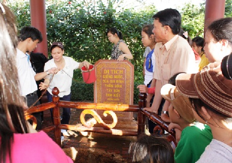 Đầu xuân về Tây Sơn uống nước giếng cổ - 1 Đầu xuân về Tây Sơn uống nước giếng cổ - 1