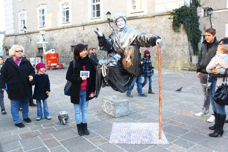 Nữ sinh Việt “duyên dáng, dịu dàng”