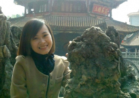 Nữ sinh Việt “duyên dáng, dịu dàng”