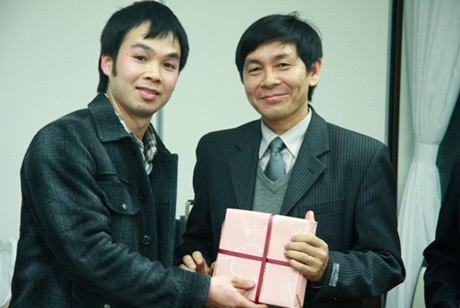 Du học sinh ở Niigata đón đoàn cán bộ Việt Nam ghé thăm - 4 Du học sinh ở Niigata đón đoàn cán bộ Việt Nam ghé thăm - 4