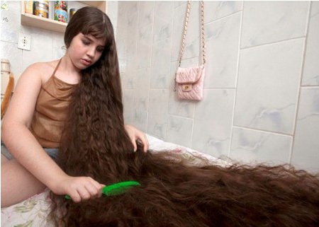 Nữ sinh 12 tuổi sở hữu mái tóc “bộn tiền” - 1 Nữ sinh 12 tuổi sở hữu mái tóc “bộn tiền”