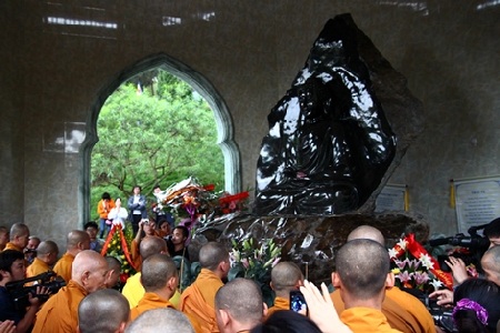 Khánh thành tượng Phật ngọc lớn nhất Việt Nam