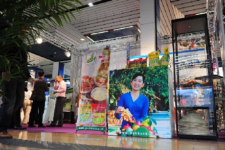 Sinh viên Việt “ghi điểm” tại Hội chợ Quốc tế Nice (Pháp) - 1 Sinh viên Việt “ghi điểm” tại Hội chợ Quốc tế Nice (Pháp)