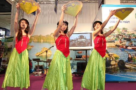 Sinh viên Việt “ghi điểm” tại Hội chợ Quốc tế Nice (Pháp) - 4 Sinh viên Việt “ghi điểm” tại Hội chợ Quốc tế Nice (Pháp)
