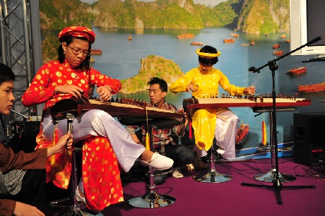Sinh viên Việt “ghi điểm” tại Hội chợ Quốc tế Nice (Pháp) - 6 Sinh viên Việt “ghi điểm” tại Hội chợ Quốc tế Nice (Pháp)