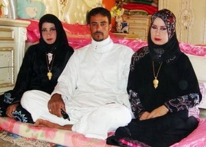 Chàng nông dân cưới hai chị em họ trong một đêm - 1