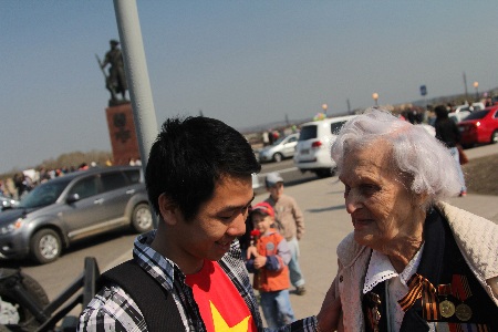 Du học sinh Việt kỷ niệm ngày Chiến thắng 9/5 tại Nga