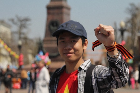 Du học sinh Việt kỷ niệm ngày Chiến thắng 9/5 tại Nga