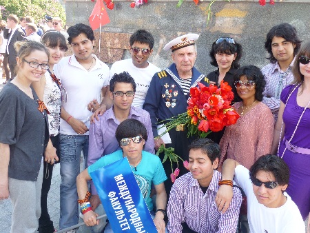 Du học sinh Việt kỷ niệm ngày Chiến thắng 9/5 tại Nga