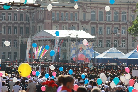 Du học sinh Việt kỷ niệm ngày Chiến thắng 9/5 tại Nga