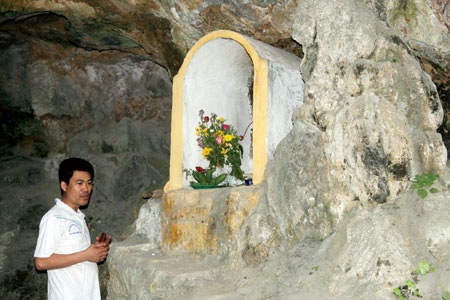 Lạ kỳ bộ xương hóa đá bị thạch nhũ bao trùm