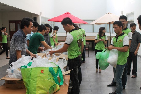 Nghĩa tình từ xứ Tuyết - 1 Thành phần chính tham dự chương trình hôm nay là những gương mặt du học sinh Việt tại thành phố