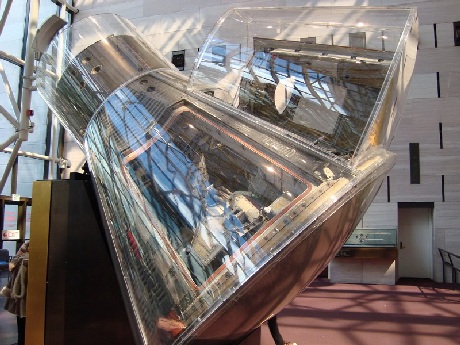 Hình ảnh của một khoang chứa phi hành gia của tàu vũ trụ bên trong Bảo tàng không gian và vũ trụ