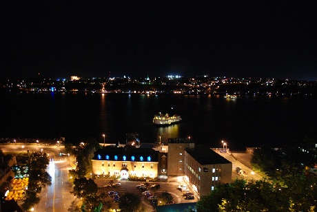 Québec, đêm lung linh và ngày kỳ vĩ - 3 Hai bờ sông Saint-Laurent lung linh ánh đèn