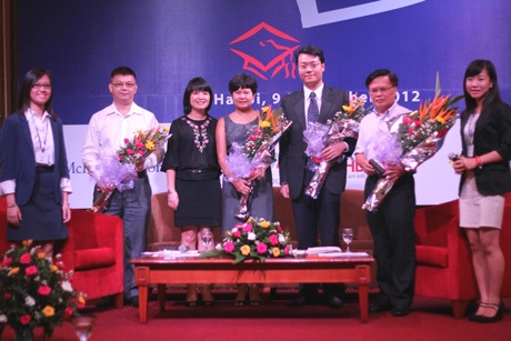 Tổng kết STEP UP 2012: Lễ Tốt nghiệp và 12 tháng sau - 1 Các khách mời tham dự hội thảo