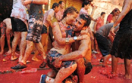 Lễ hội La Tomatina - “Đại chiến đồ ăn” lớn nhất thế giới - 6 Hàng tấn cà chua được sử dụng trong Lễ hội cà chua mỗi năm