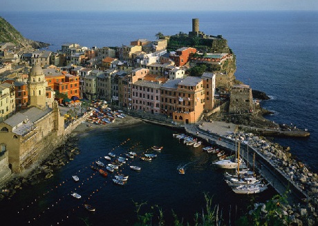 Chốn thiên đường ở “Năm vùng đất” - 12 Cinque Terre lung linh ánh đèn trong buổi tối thanh bình