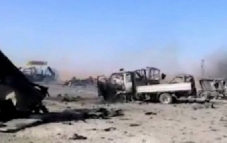 Ảnh cắt từ clip được cho là hiện trường vụ ném bom trạm xăng