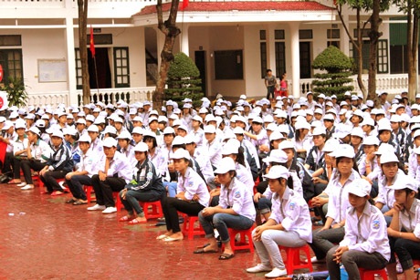 Từ nước Nga về thăm trường cũ - 5 Những tà áo trắng hôm nay…