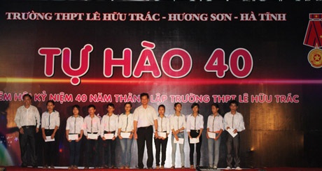 Từ nước Nga về thăm trường cũ - 3 Tri ân mái trường bằng những món quà cho em thơ…