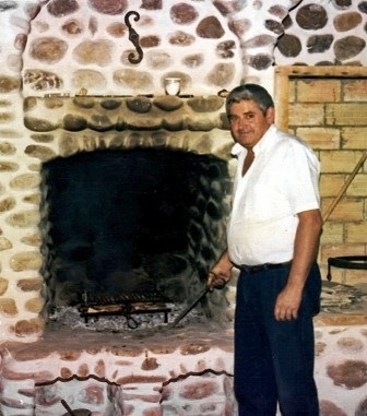 Ông Serafin Villarán bên công trình của mình