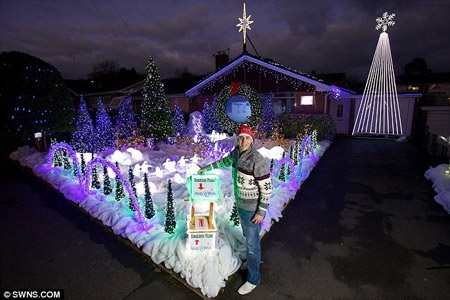 Dùng 60.000 bóng đèn để trang trí nhà đón Giáng sinh - 1 Dùng 60.000 bóng đèn để trang trí nhà đón Giáng sinh