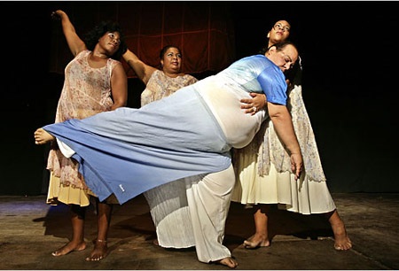 Lạ lùng đoàn vũ công ba lê "su mô" - 1 Lạ lùng đoàn vũ công ba lê su mô