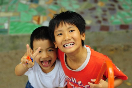 Đem tình cảm của người Việt trẻ ở Úc về với trẻ mồ côi trong dịp Tết 2012 - Ảnh: MOVSA