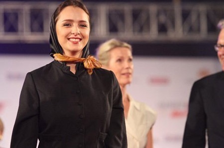 Taraneh Alidoosi vẫn vô cùng gợi cảm trong trang phục truyền thống.