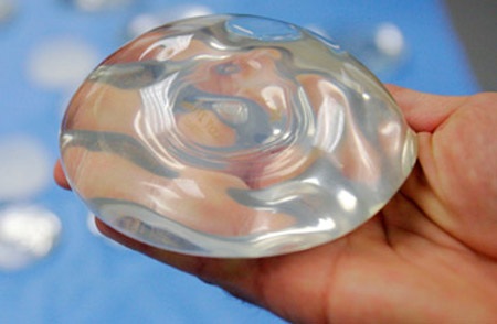 Miếng cocain được cấy bên trong “núi đôi” người phụ nữ (ảnh minh họa)