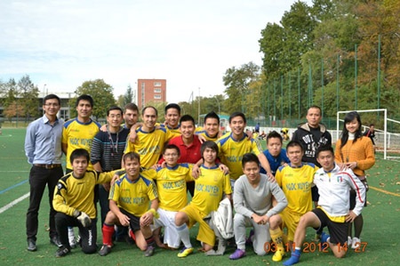 Những người con của Nghệ Tĩnh trên đất Pháp - 1 Đội bóng Gió Lào tại giải bóng đá Toulouse 2012