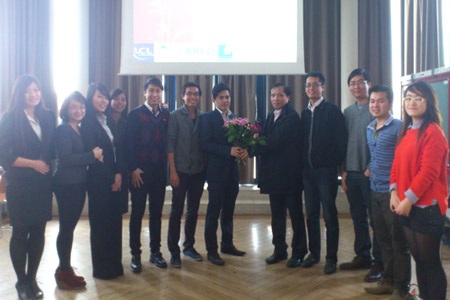 Phát biểu tại đại hội, anh Tạ Minh Trí - Chủ tịch Hội Sinh viên Việt