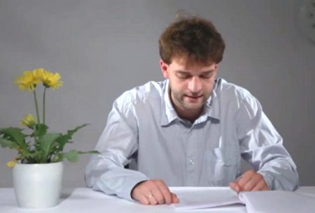 Mất hơn... 3 giờ để đọc từ dài nhất thế giới - 1 Anh Dmitry Golubovskiy đã mất hơn 3 tiếng để đọc xong tên loại protein