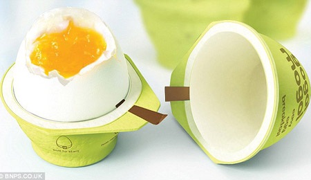 Hộp thông minh giúp làm chín trứng chỉ trong 2 phút - 1 Quả trứng được đặt vào giữa hộp và có thể được làm chín trong 2 phút