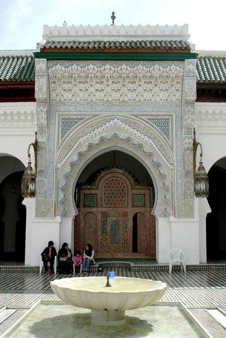 Ghé thăm trường đại học lâu đời nhất thế giới - 15 Al-Karaouine còn là một địa chỉ du lịch thu hút rất đông khách tham quan