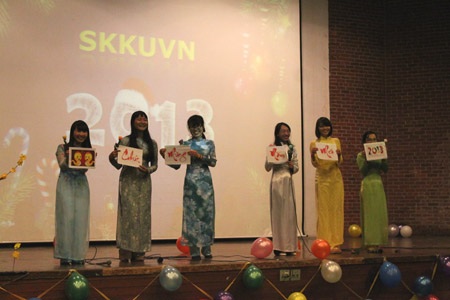 SV quốc tế cùng tham gia các trò chơi