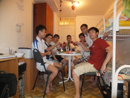 Cụng ly và chúc mừng năm mới