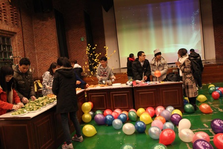 Háo hức chuẩn bị cho bữa tiệc