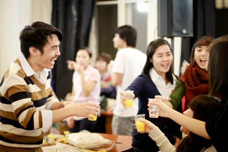 “Đón” Tết Việt muôn nơi cùng Dân trí - 8 Nâng ly tiễn năm con Rồng - Ảnh: Mỹ Nga