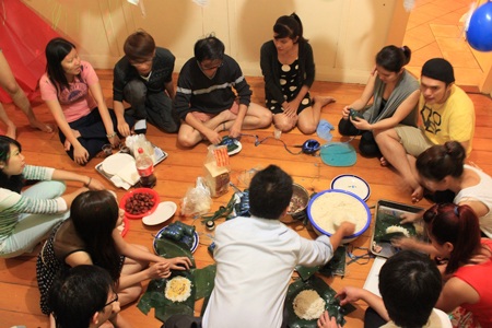 “Đón” Tết Việt muôn nơi cùng Dân trí - 11 Du học sinh Brisbane chuẩn bị cho tiệc cuối năm - Ảnh: Quang Khoa