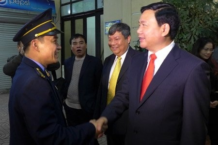 Bộ trưởng Thăng căn dặn trưởng tàu Vũ Thanh Minh