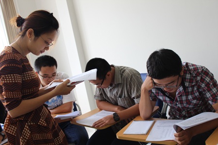 Bí quyết luyện thi IELTS để tăng điểm nhanh - 1 Một giờ học tại Trung Tâm tiếng Anh và tư vấn du học