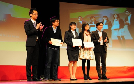 Nữ sinh Việt khoe sắc trong Miss Xuân 2013 - 2 Lễ trao giải cho các sinh viên, nghiên cứu sinh xuất sắc