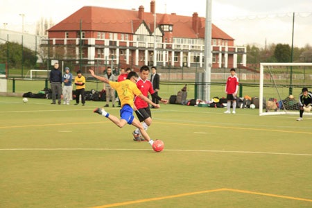 Giải đấu năm nay có 16 đội bóng