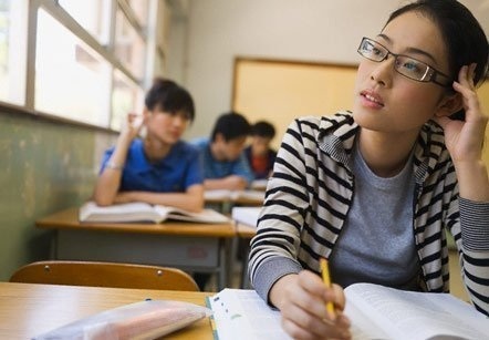 Cha mẹ thua lỗ, con dở dang học hành (Ảnh minh họa)