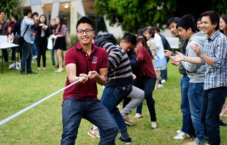 Hân hoan với tiệc chào tân sinh viên tại ĐH Monash, Úc - 6 Kéo co luôn là trò chơi có được sự hưởng ứng và cổ vũ nhiệt tình nhất