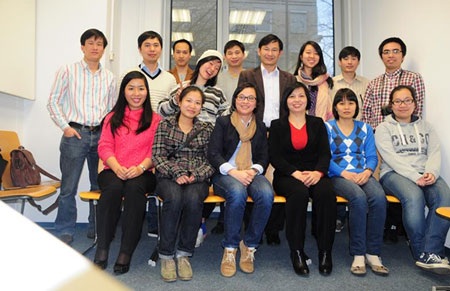 Chụp ảnh lưu niệm với Hội sinh viên Freiburg (HCGF)