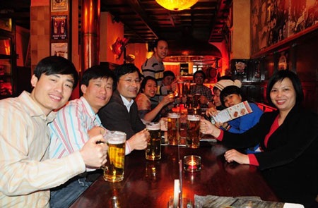 Thưởng thức ẩm thực và bia Freiburg